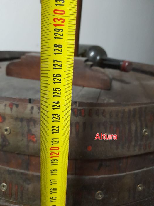 Bar pipa com prateleiras giratorias