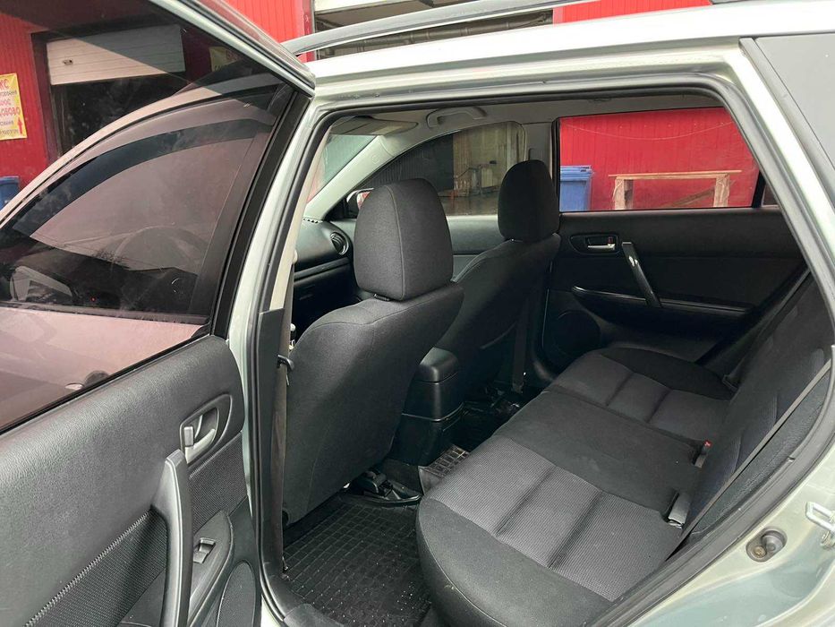 Автомобіль Мазда 6