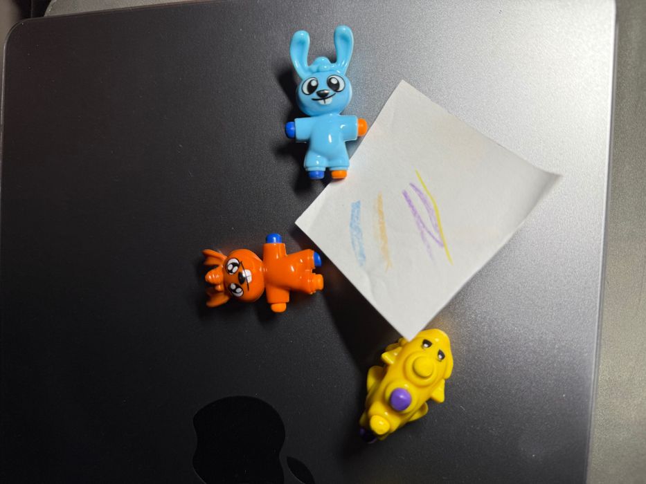 Фігурки та іграшки з Кіндера