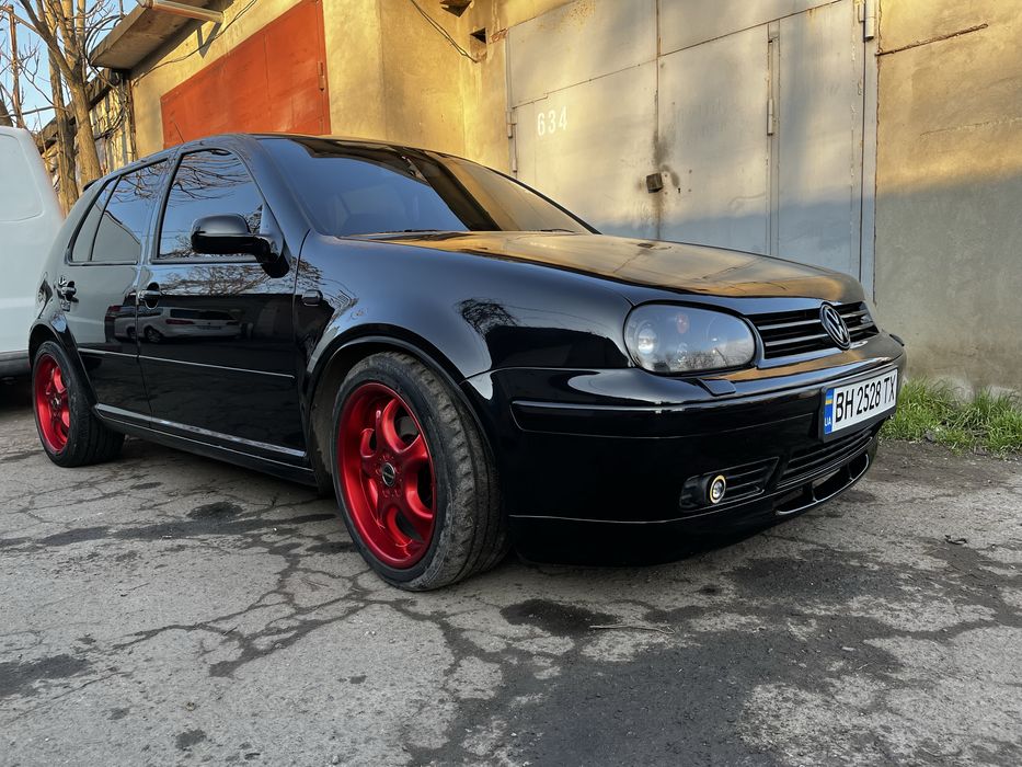 Гольф  в хорошем состоянии . Варить красить не надо . Мотор роботает чотко коробка тоже . Два комплекта колес . Кому интересно звоните все роскажу .