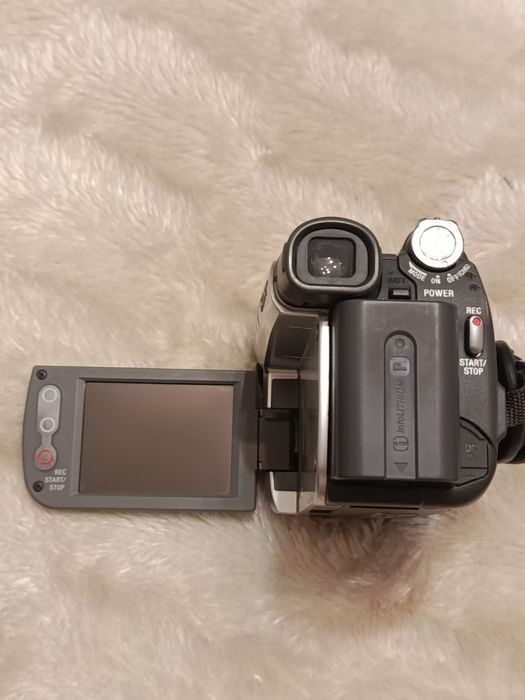 Видео камера Sony Handycam DCR-HC23