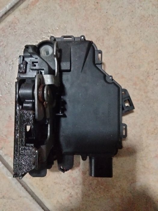 4 farolins e 1 fecho porta VW Passat  20€ cada