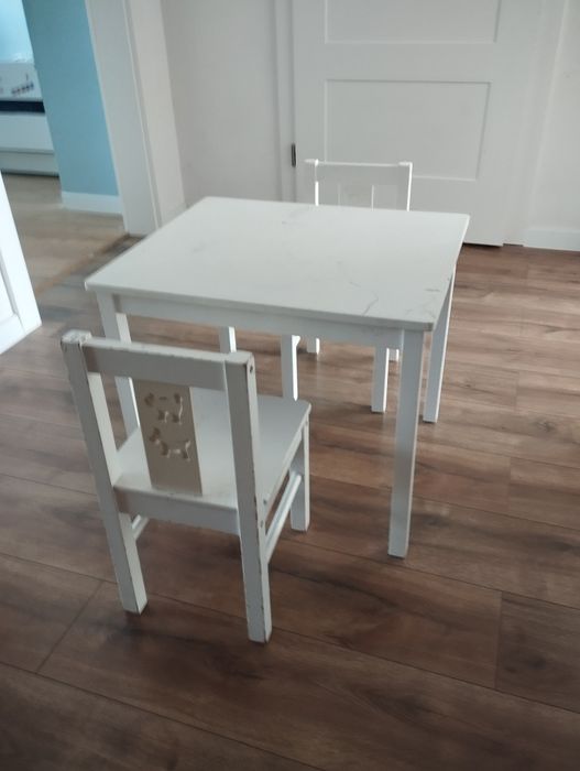 Stolik i dwa krzesełka IKEA