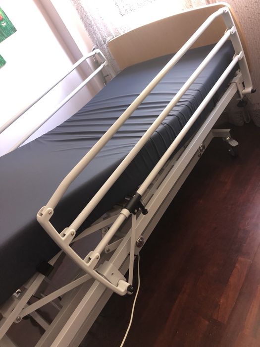 Cama articulada com comando
