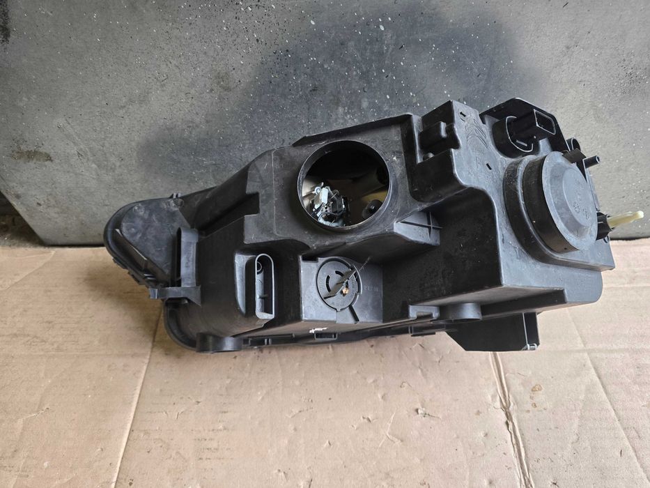 lampa przód Citroen C4 Cactus lift