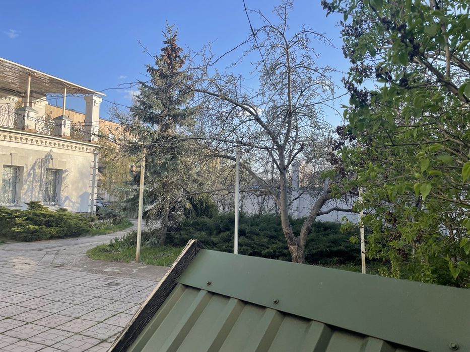 Продається особняк в центрі міста.