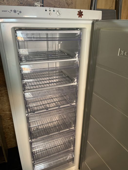 Морозільна камера Zanussi