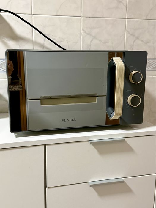 Microondas FLAMA 1832FL