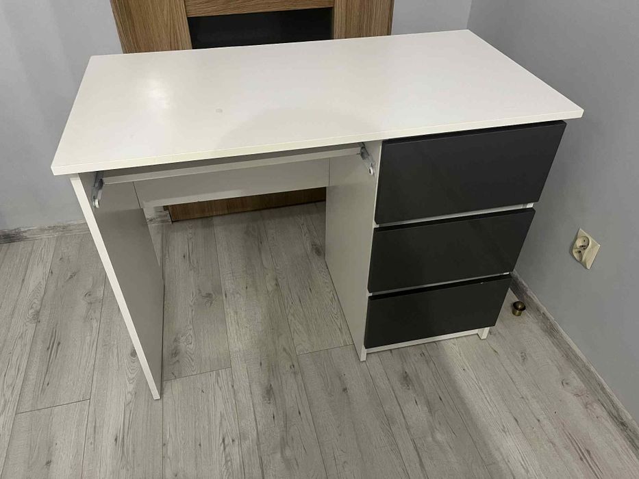 Biurko biało - szare