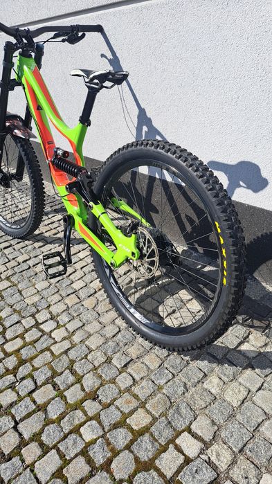 Specialized demo 8