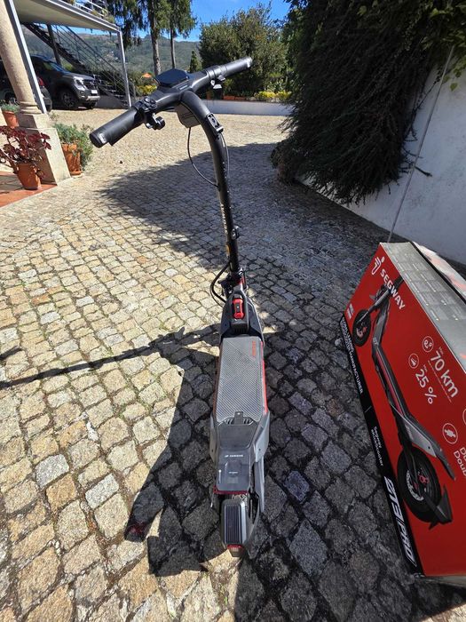 Trotinete Elétrica Segway Ninebot ZT3 Pro – Como Nova (Apenas 9 km!)