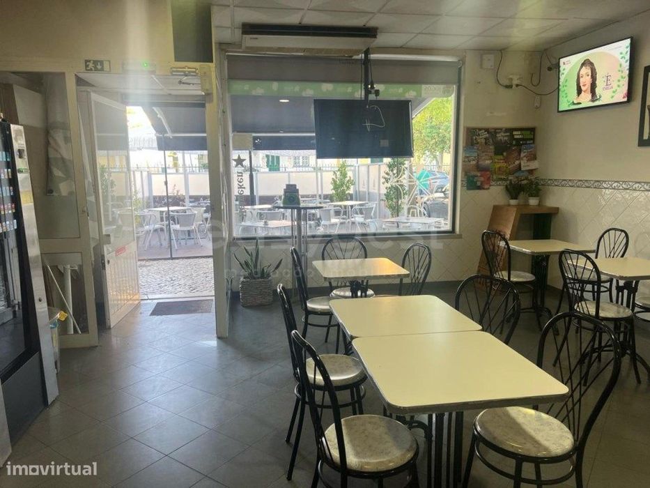 Café / Snack Bar in a residential area of the city of Beja, currently operating...