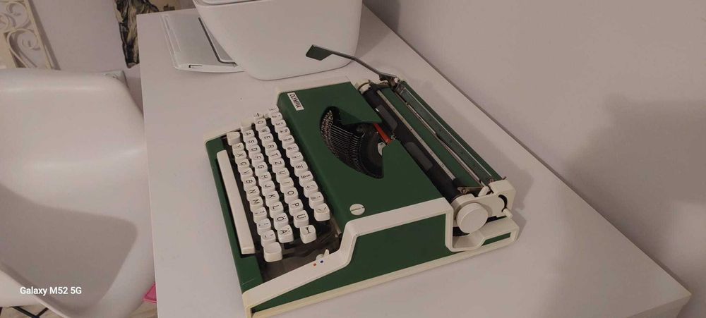 Maszyna do pisania OLYMPIA+ oryginalna walizkaa