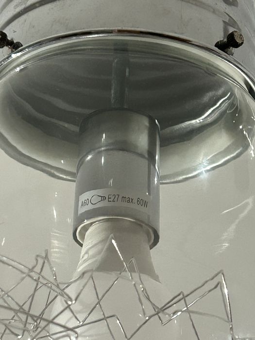 Candeeiro de teto em formato de lâmpada