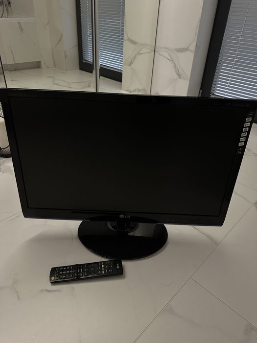 TELEWIZOR 27'' LG DM27800D  W zestawie pilot i kabel-stan bardzo dobry