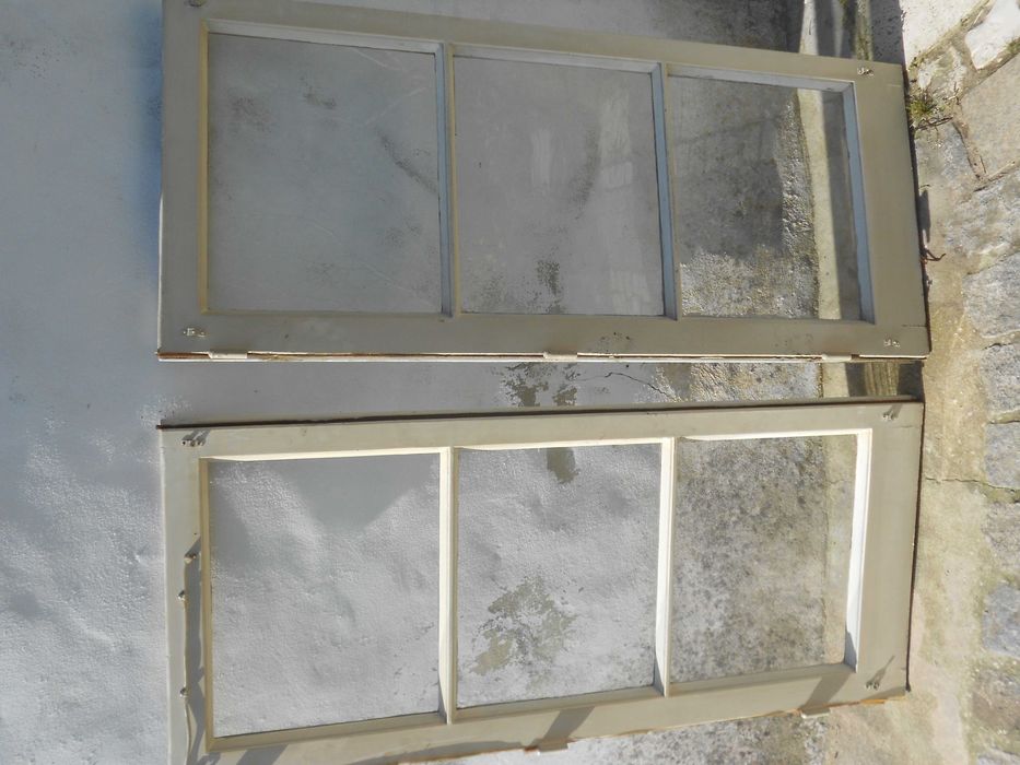 Janelas antigas madeira maciça em bom estado  old antique wood windows