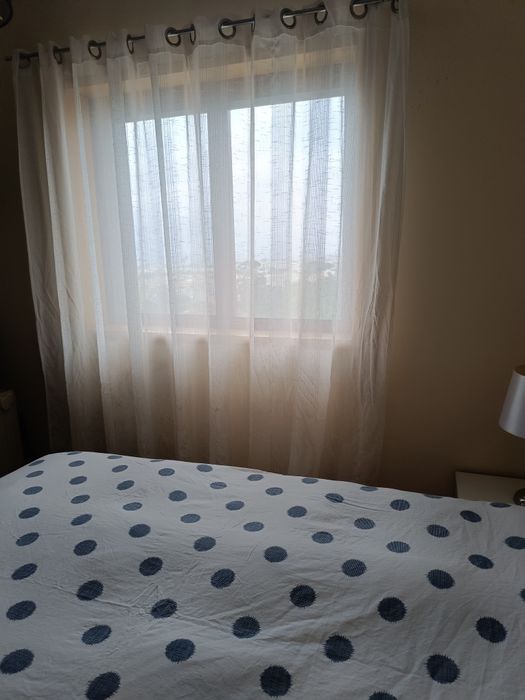 Alugo quarto espaçoso