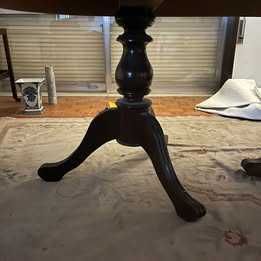 Mesa de jantar grande em madeira maciça, extensível