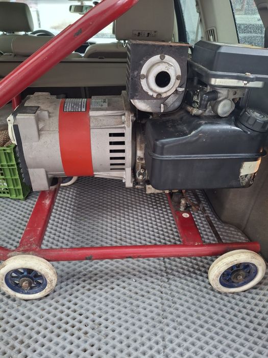 Продам генератор 2.2кв   Bosch EB 2000