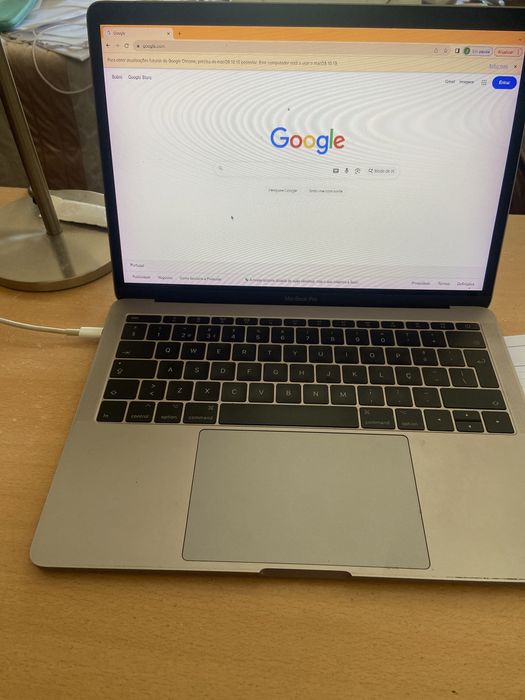 MacBook Pro 13” 2017 – Ecrã com Defeito (Funciona)