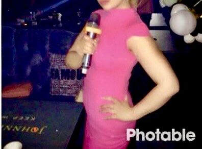 Платье - карандаш, ниже колен, ярко малинового цвета,.