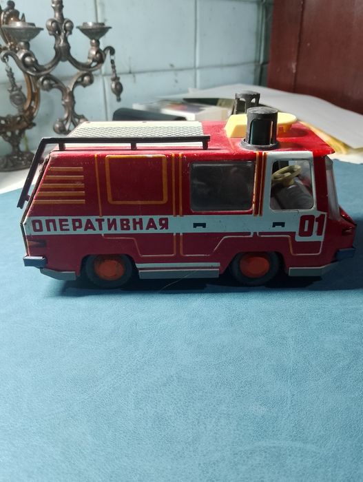 Іграшкова машинка "Рятувальна"