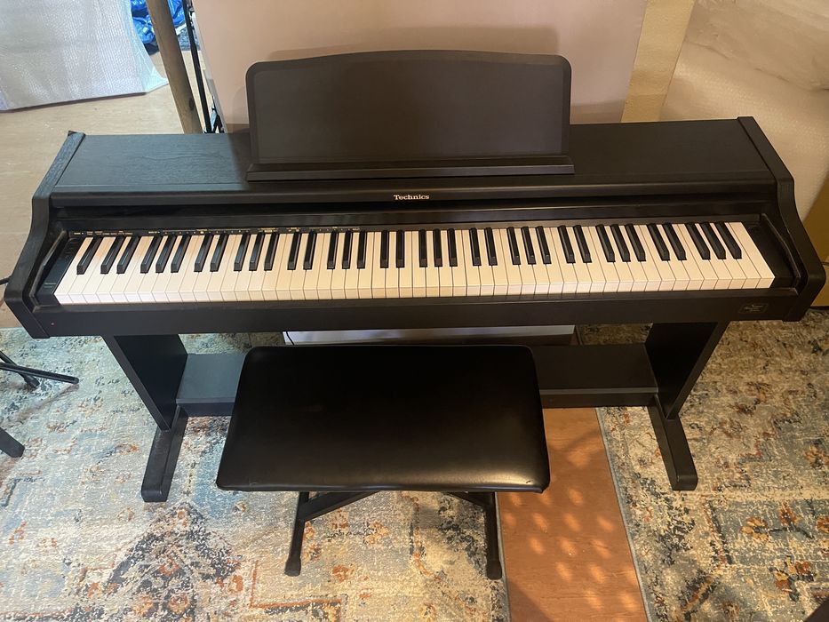 Piano digital Techics como novo
