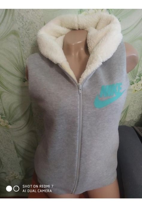 Теплая жилеточка .