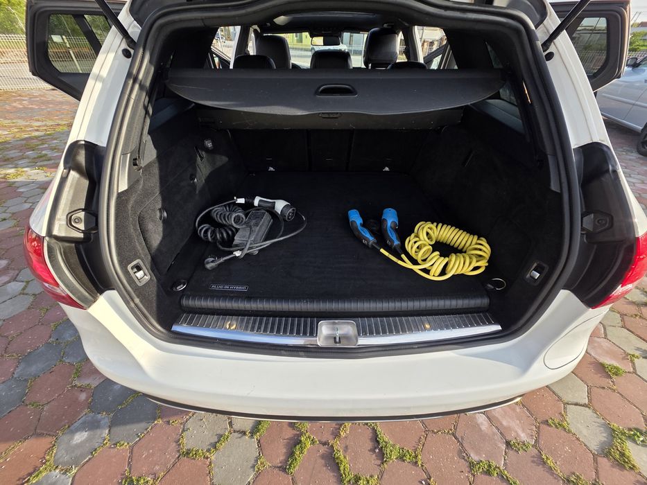 Mercedes-Benz Classe C 350e Plug-in Hybrid (Gasolina/Elétrico)