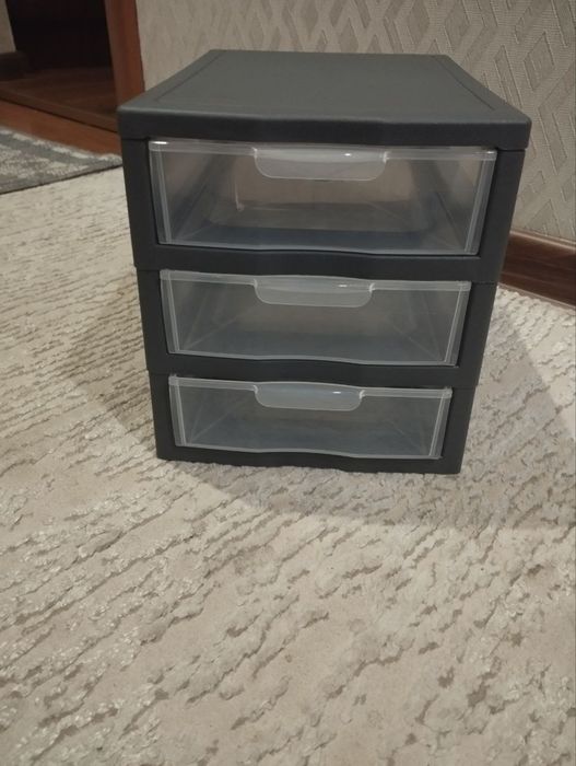 Пластиковий комод