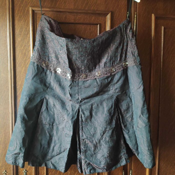 Spódniczka brązowa z dodatkiem sztucznego jedwabiu Sabra
M / 38 / 10