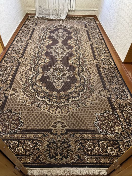 Продам килим  великий,палац,розмір 5,40 на 2.70 стан