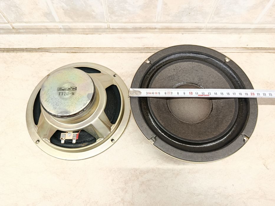 Низкочастотные динамики . 20 см , 8" .