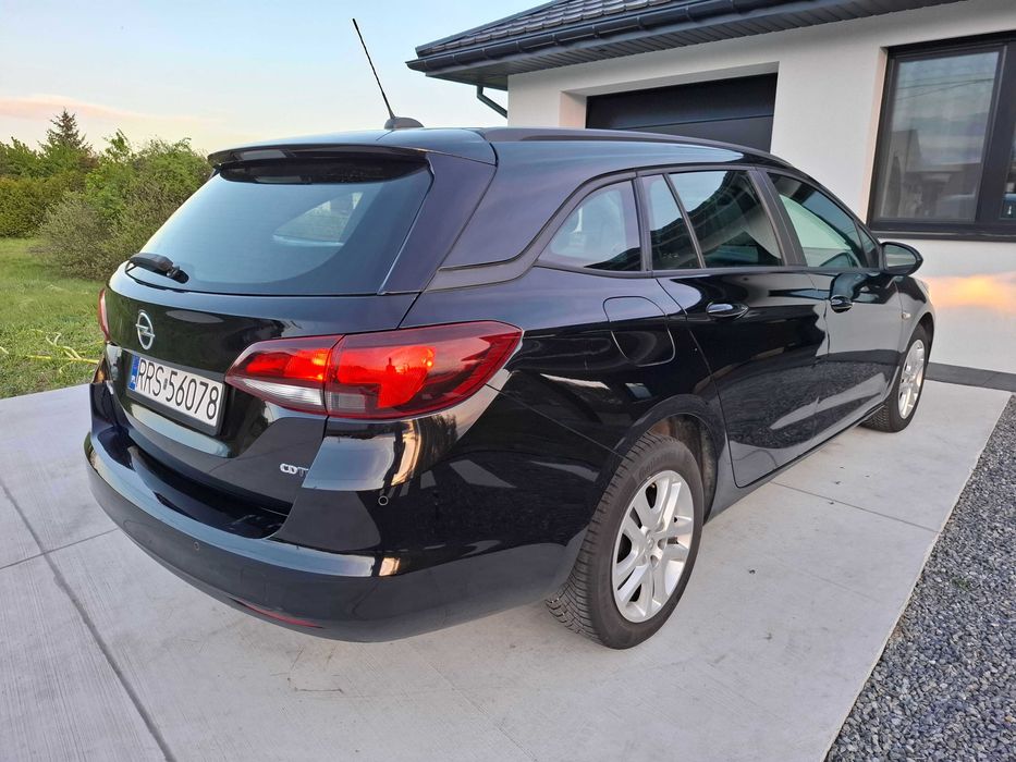 Opel Astra 2018 Bezwypadkowy Nowy rozrząd Bogata Wersja Navi Tempomat itp