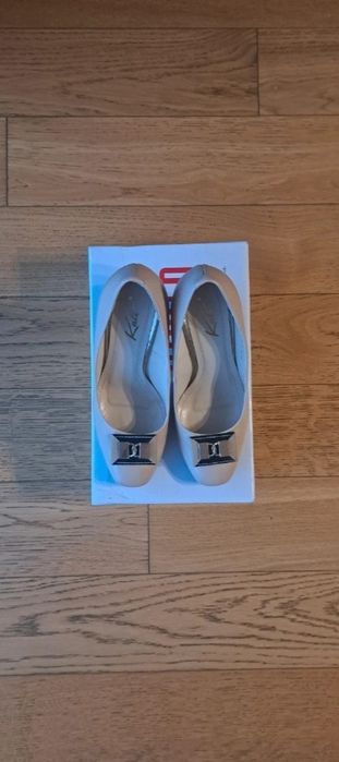 Eleganckie skórzane buty damskie na obcasie Kati rozmiar 38