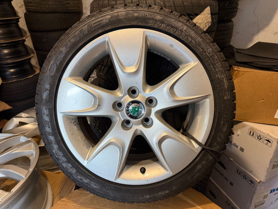 Koła ZIMA 16" Skoda Fabia VW Polo Seat 5x100 ET43 Dunlop 205/45/16 8mm