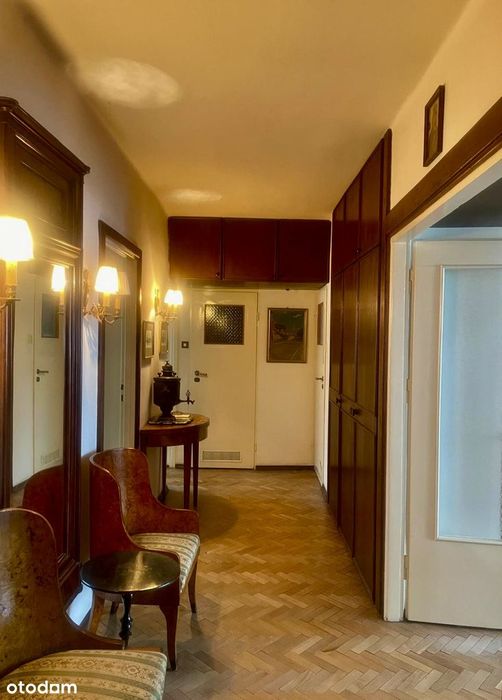 4 pokoje w kameralnym budynku. Dwustronne. Balkon