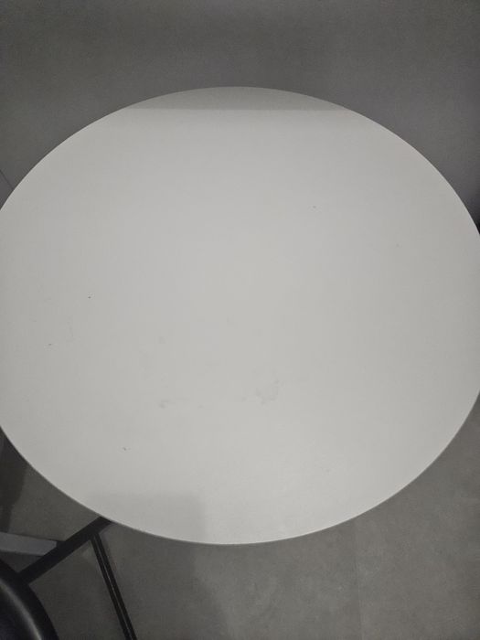 Stolik  na kółkach