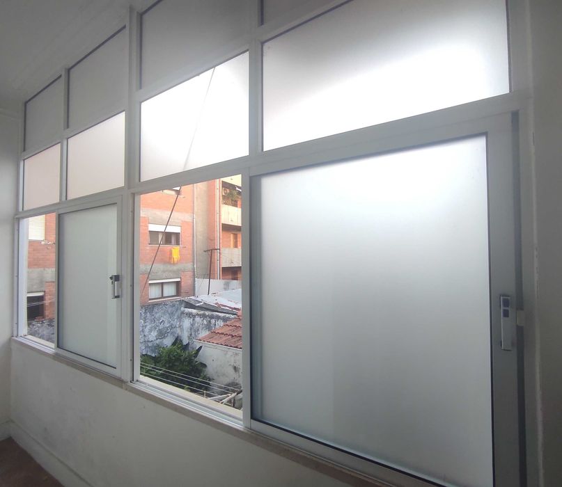 Caixilho/Janela de alumínio – 1,90 m × 1,20 m