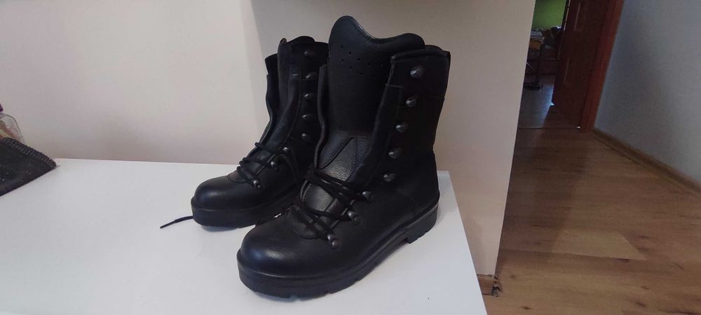 Buty wojskowe 40.