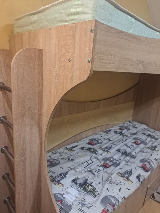 Продам двухярусну кровать