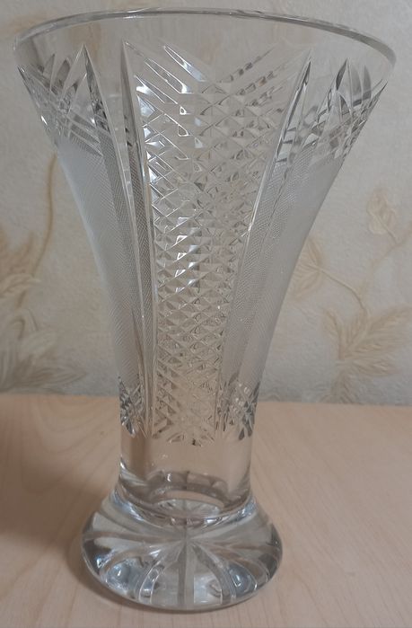 Кришталева ваза для квітів