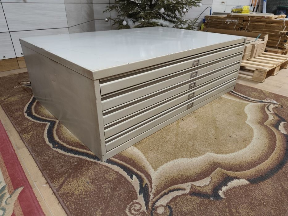 Szafka na mapy, plany, projekty, narzędzia itp.