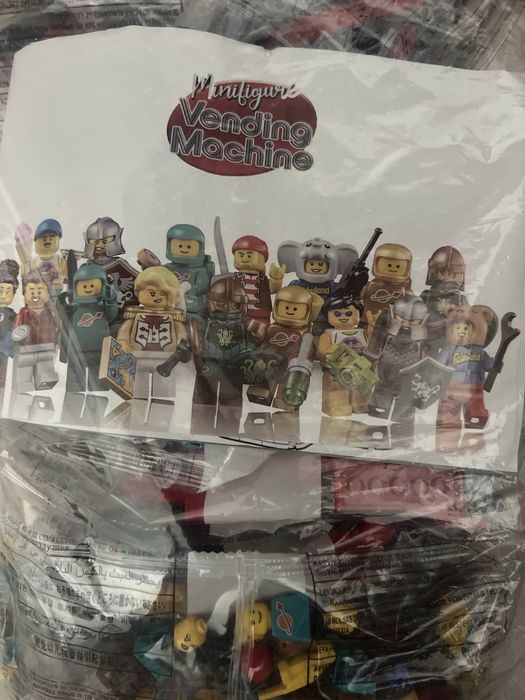 Minifigure vending machine  legos