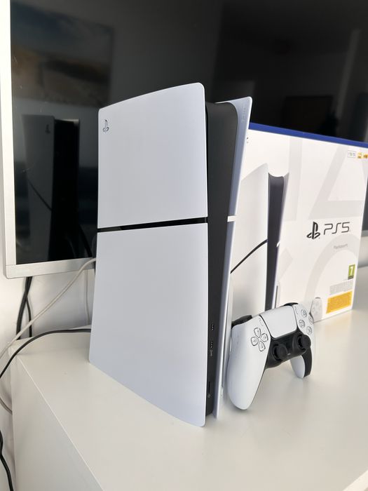Konsola PS5 Slim z napędem + oryginalny pad i akcesoria