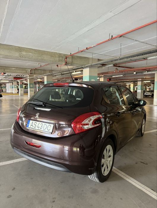 Pegueot 208 com 130,000km 1.2 gasolina aceito retoma ou troca