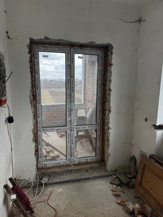 Продається цегляний спарений будинок в м. Самбір