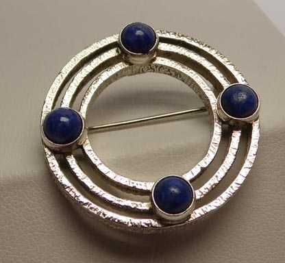 Srebrna broszka trzy koła półkule lapis lazuli