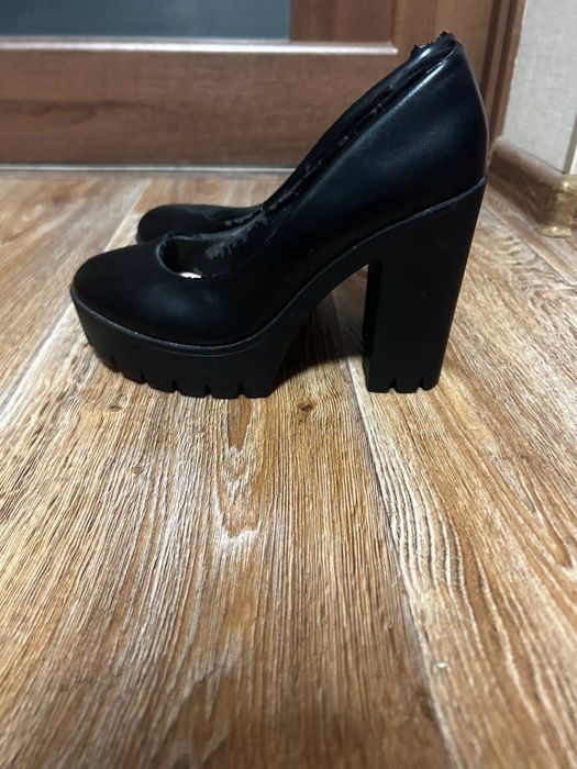 Чорні підбори.