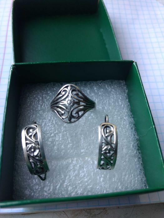 Серебрянные наборы с камнями